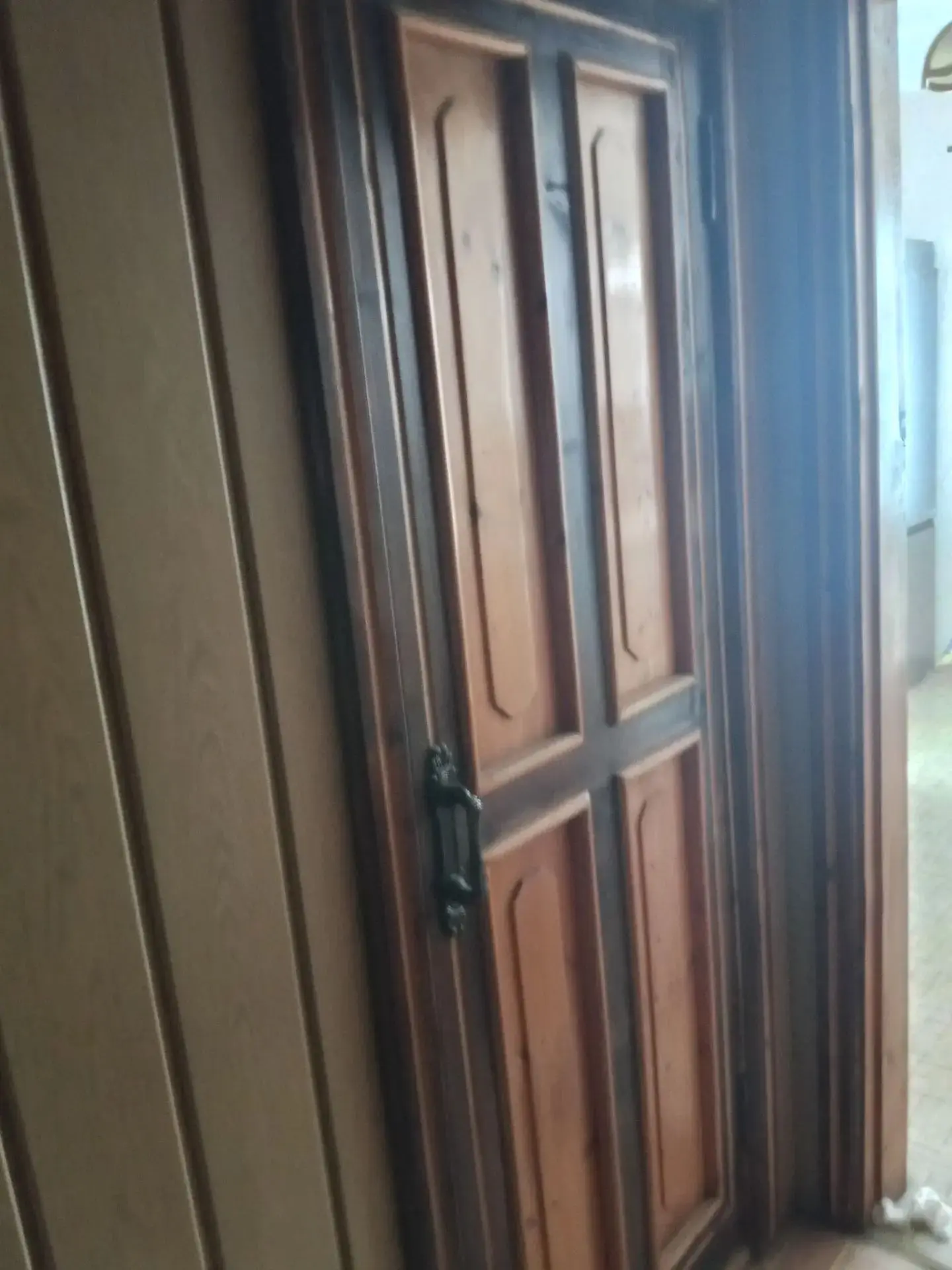 Продам двери 2 шт . Размер 680*1940. Цена за пару 2000.89513655960 Алексей.