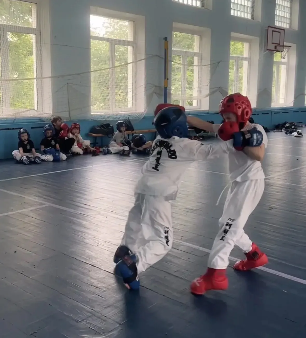 🥋 Тренировки по тхэквондо продолжаются!

Под руководством тренера Тюпаевой Лики Дмитриевны будущие 