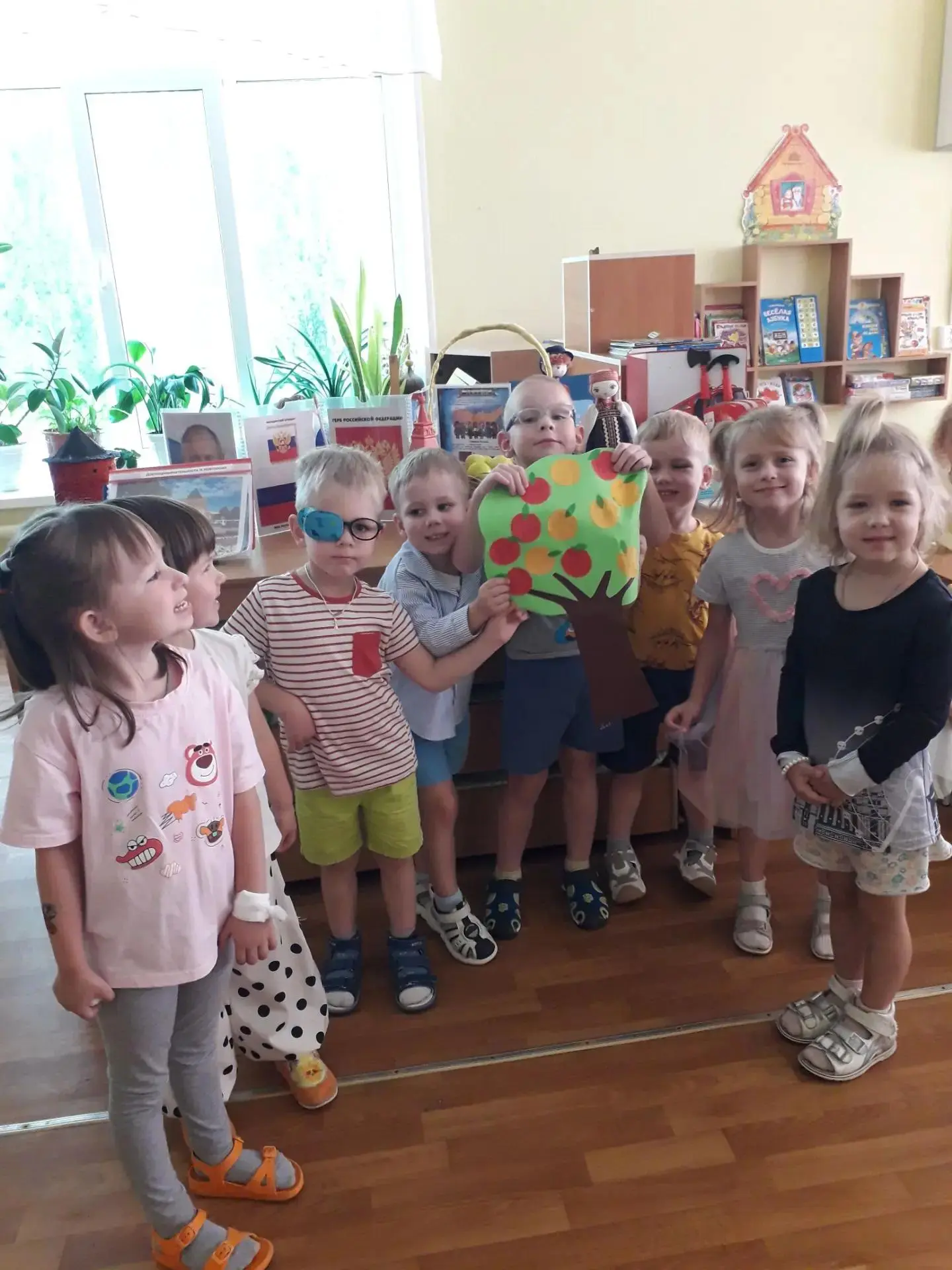 🍎 Все хрустят сегодня сладко,