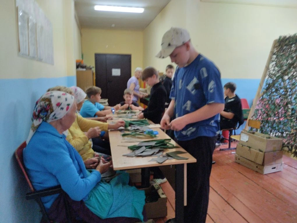 🤝Под руководством опытных серебрянных волонтёров мы погрузились в процесс, требующий аккуратности и