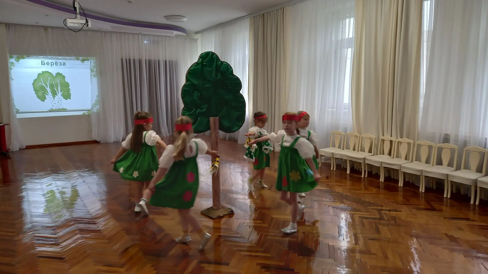 В #МБДОУ180Чебоксары прошёл тематический день, посвящённый одному из самых красивых и родных для Рос