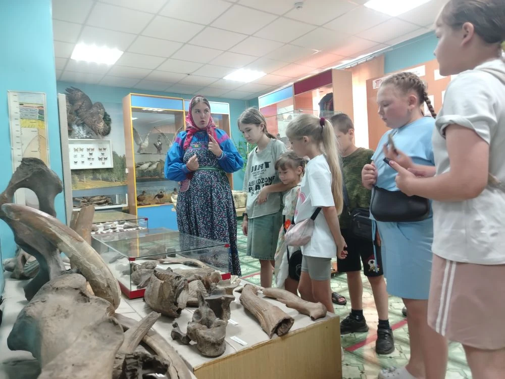 Путешествие в прошлое: воспитанники лагеря посетили краеведческий музей.  Для ребят, отдыхающих в ла