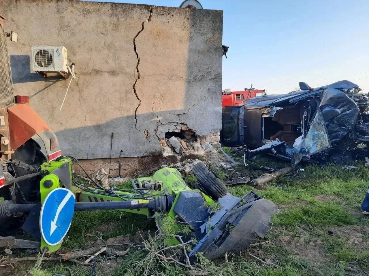 😱 Авто всмятку: пассажир легковушки погиб в ДТП в Черноморском районе.  Авария произошла вчера. "Лад