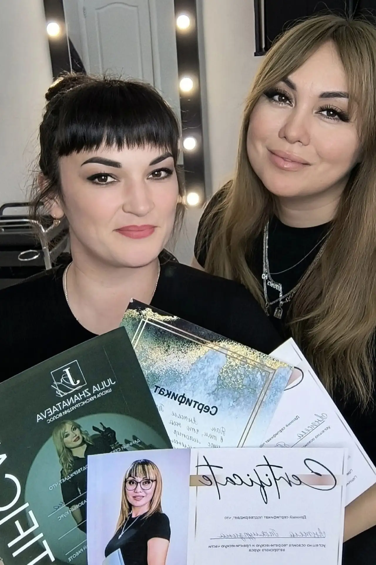 Меня зовут Анжелика я сертифицированный мастер по реконструкции волос👩🏻