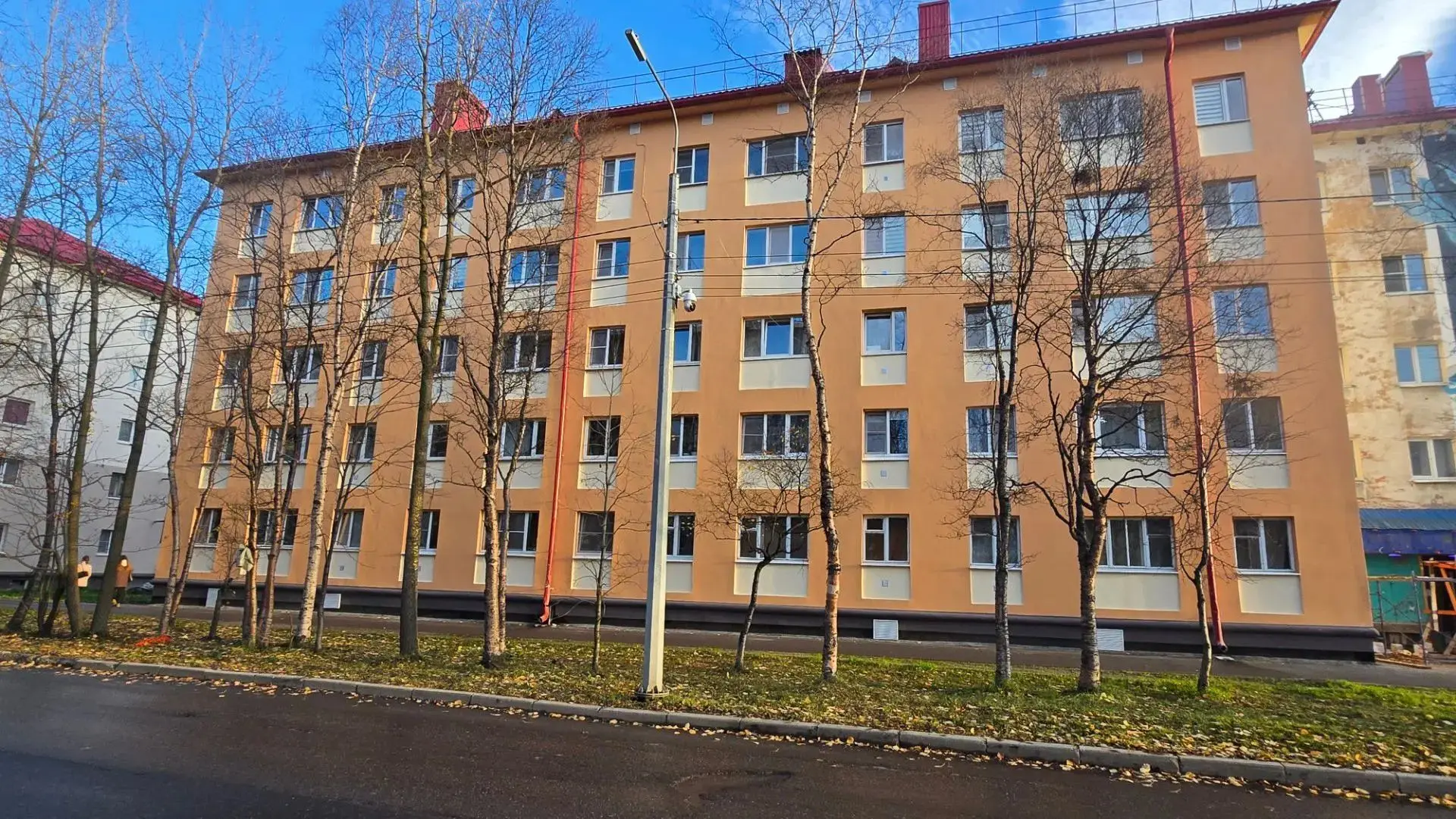 ⚡ В Мурманске завершился капитальный ремонт фасада дома №31 на улице Нахимова