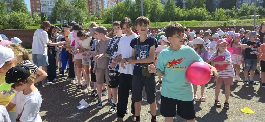 В лагере "Солнышко" есть самый старший отряд.14 отряд.  Отряд отличается своей активностью. Ребята д