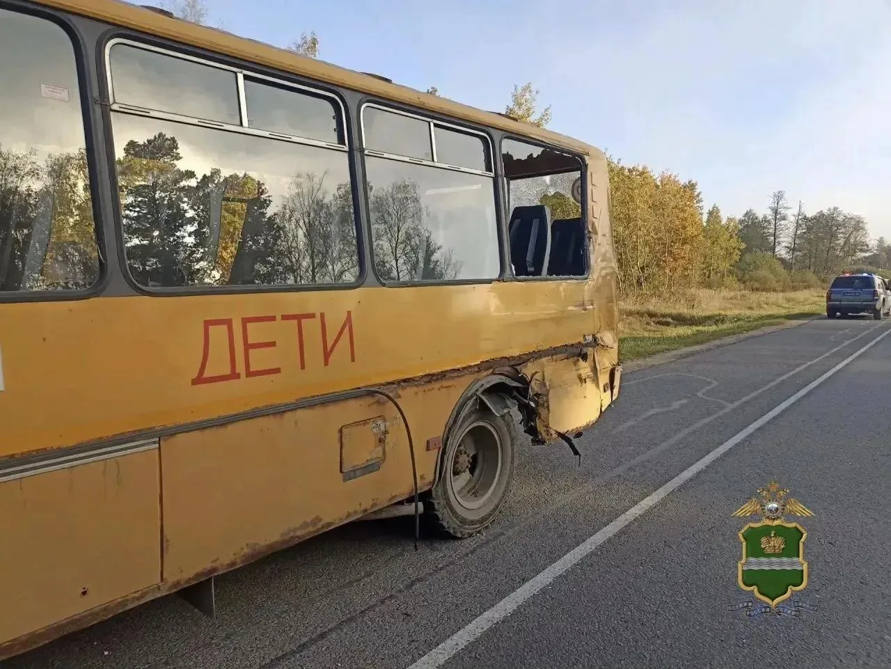 На трассе А130 грузовик врезался в школьный автобус — пострадали дети