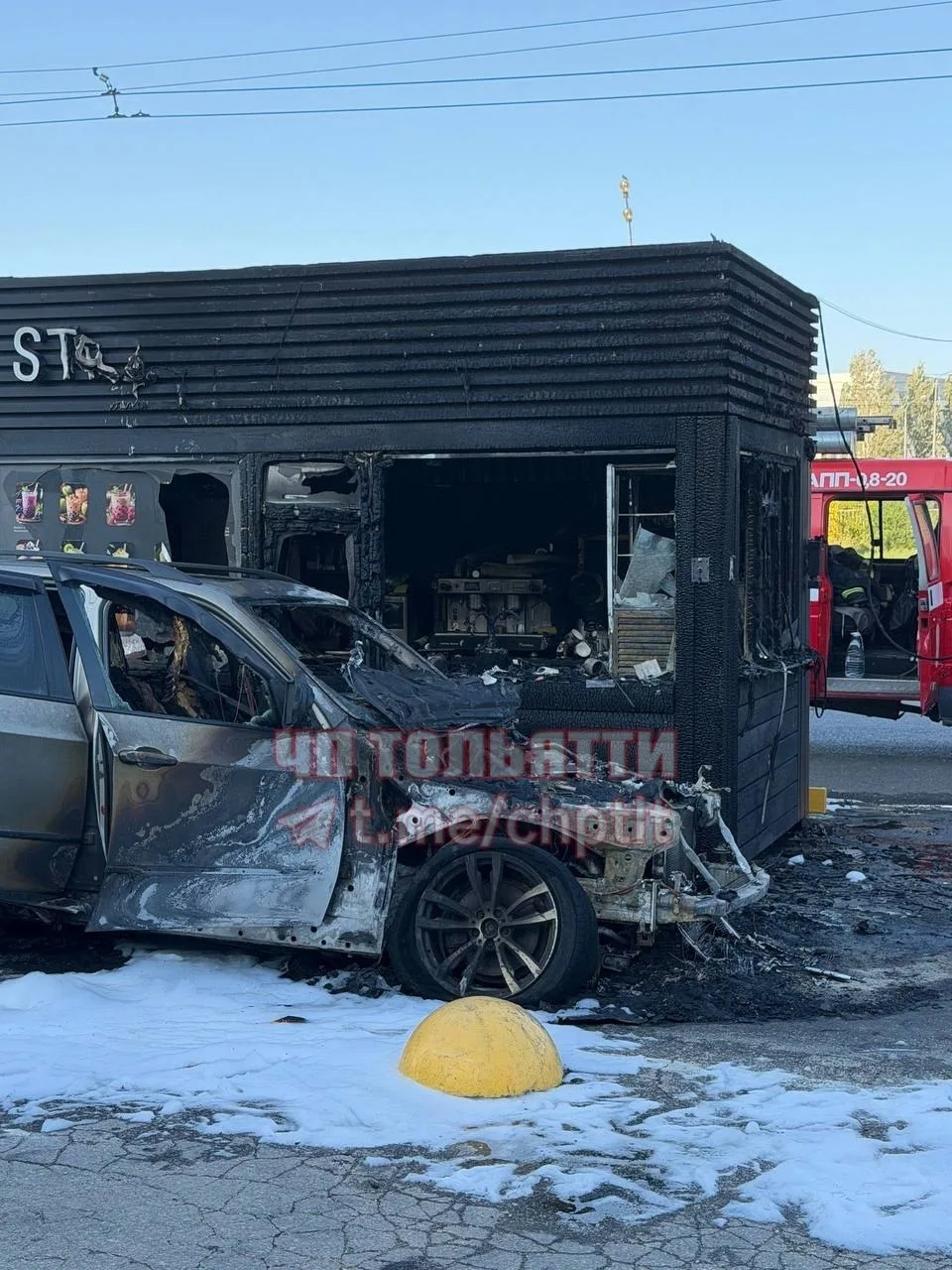 🤯Около набережной на Спортивной загорелась машина, огонь перешел на кофейню!