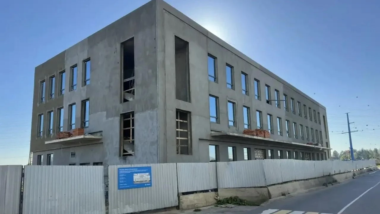 В Домодедове растёт новая поликлиника: в селе Ям здание готово почти наполовину