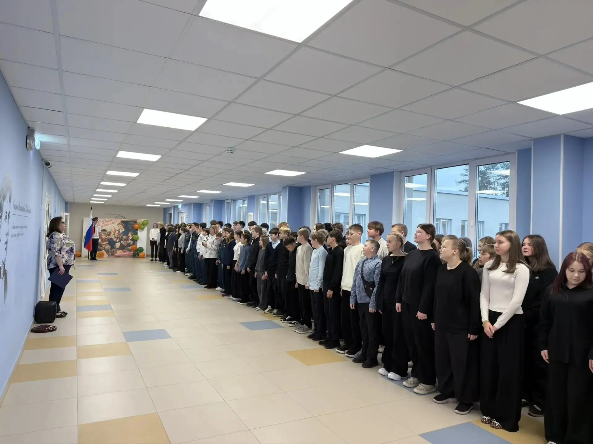 В торжественной церемонии внесения Государственного флага Российской Федерации 5 октябр...