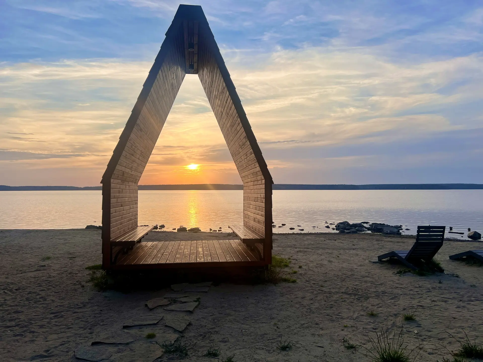 🌅 Если вы ещё не гуляете по набережной, то эти тёплые дни – самое время