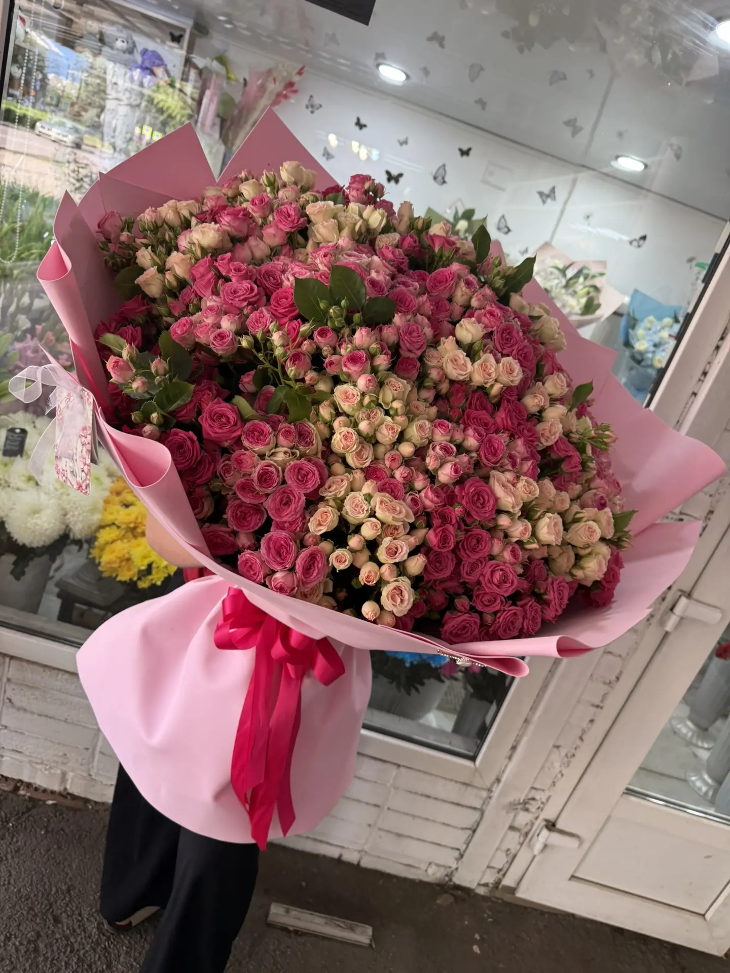 💗🤍 Спрей-розы — кремовые, розовые, нежно-розовые
Оформление: фоамиран

❌ 27 500 → ✅ 25 850

Нежнос