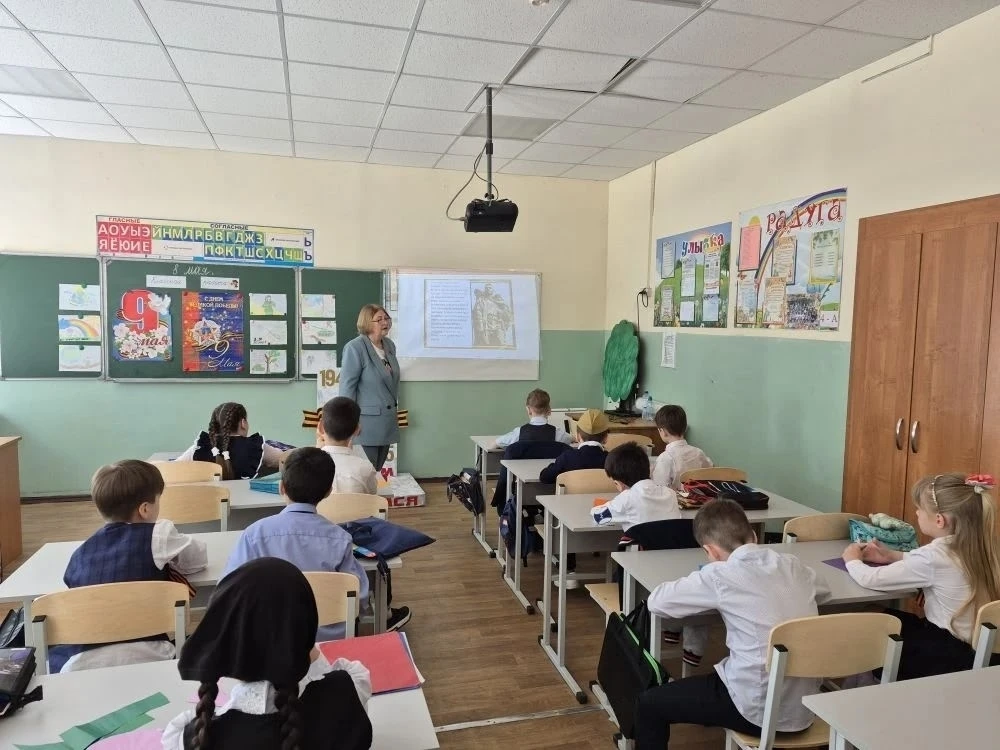✨«Нам доверена память»: в 1 «Б» классе МБОУ СОШ №4 г. Грязи /кл. рук. Шкатова Н.С./ 8 мая 2026г прош