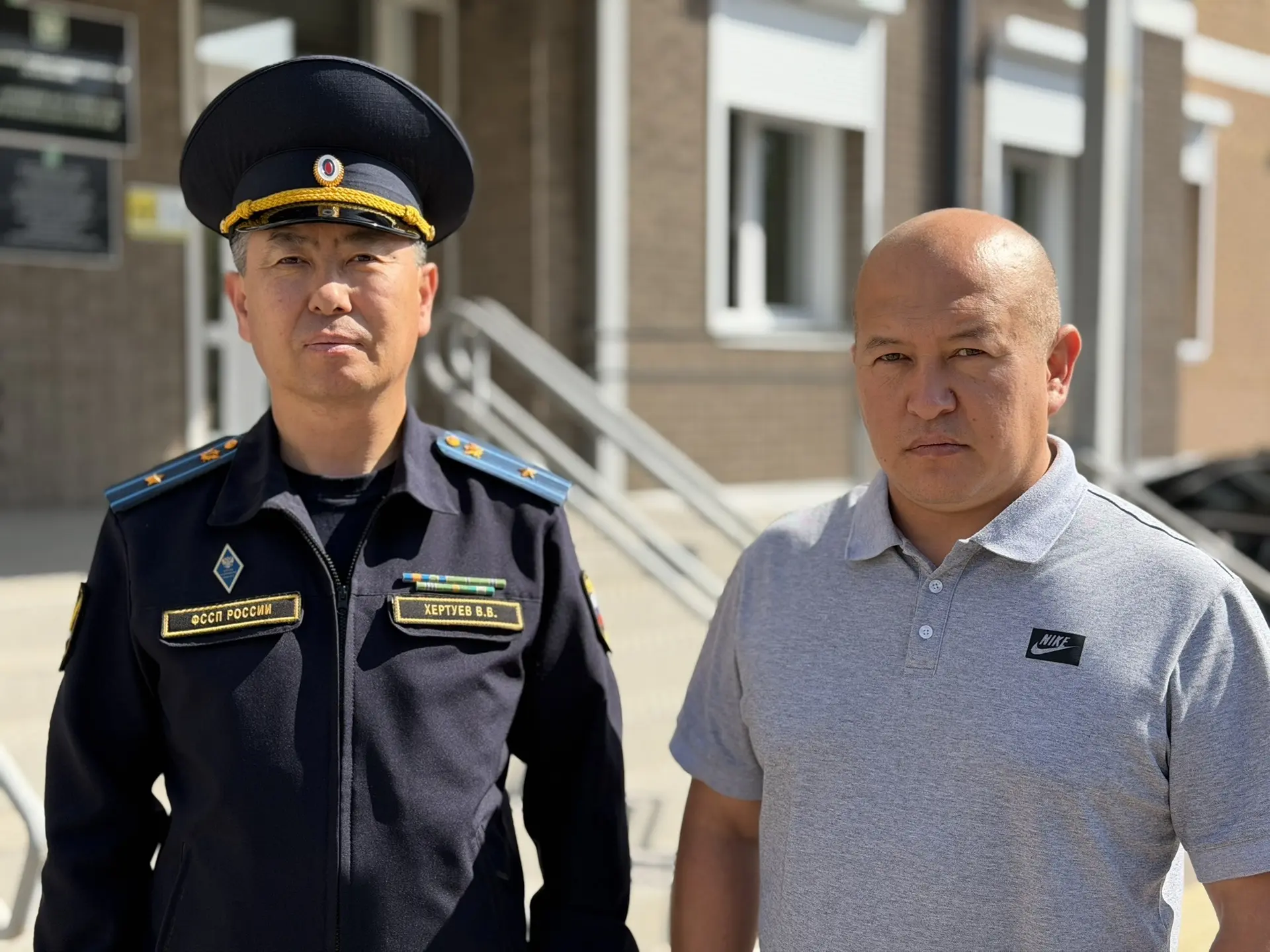 🙏🏻В Улан-Удэ судебные приставы спасли мальчика, гулявшего по улице в одной футболке и...