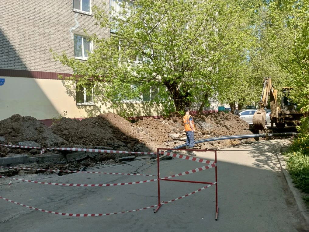🔹Меняем участки водопровода от магистралей к жилым домам.Вместо старых железных ставим...