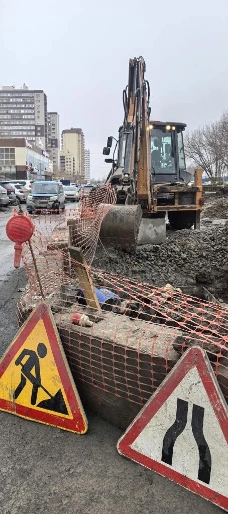 🚜Продолжается строительство сети ливневой канализации на ул. Петухова (в районе дома 1...