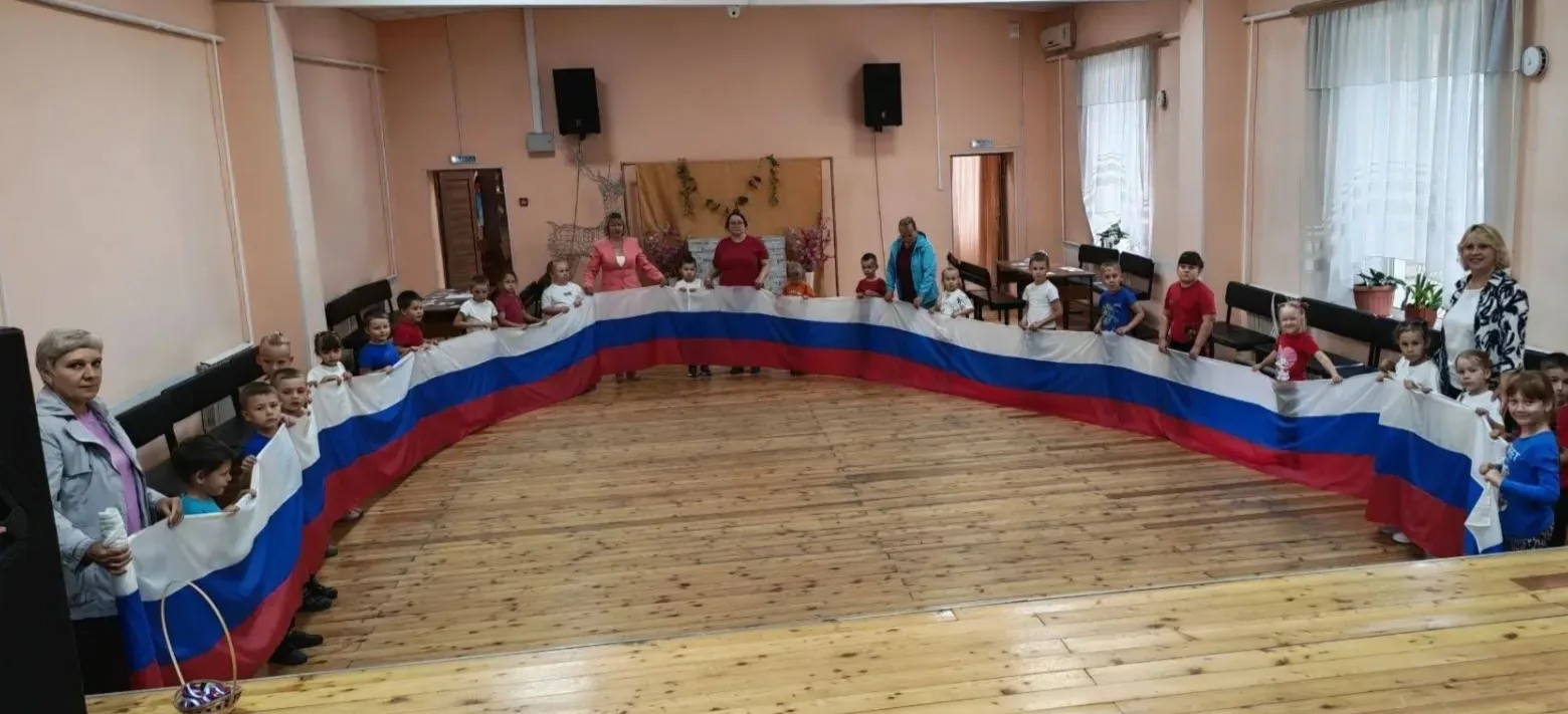 Сегодня воспитанники старшей и подготовительных групп посетили филиал МБУК «ЦДК», где д...