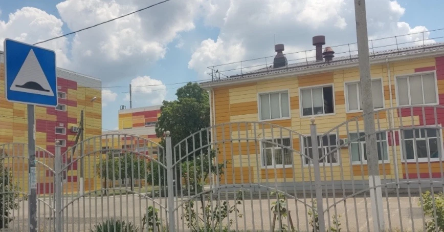 — В связи с объявленной в городе беспилотной опасностью все образовательные учреждения ...