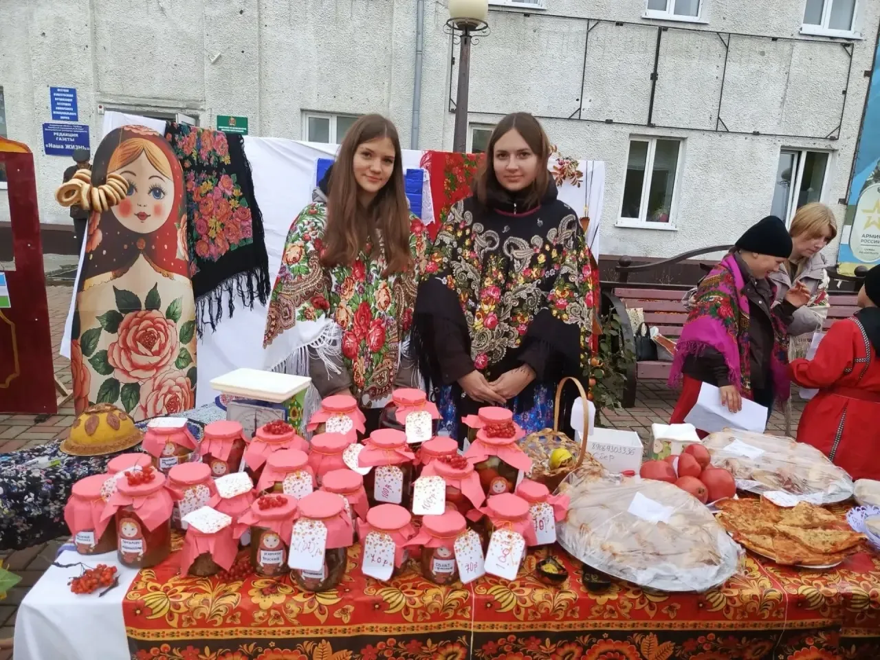 В  пгт Ижморского  состоялось традиционное осеннее событие — ярмарка «От семечки до кор...
