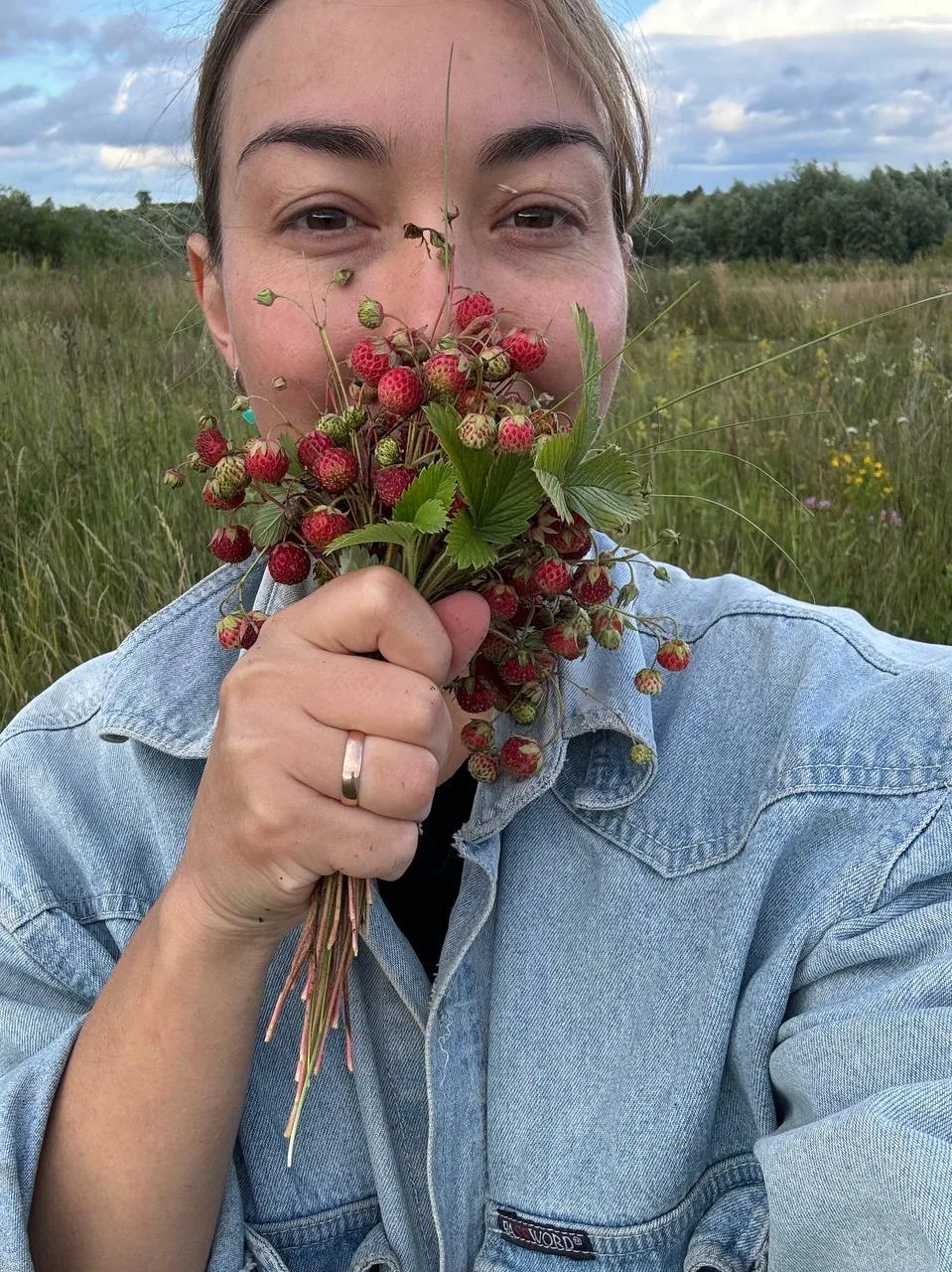 Дорогие наши читатели 😊  В связи с беготней, последние года, по социальным сетям, люди теряют друг д