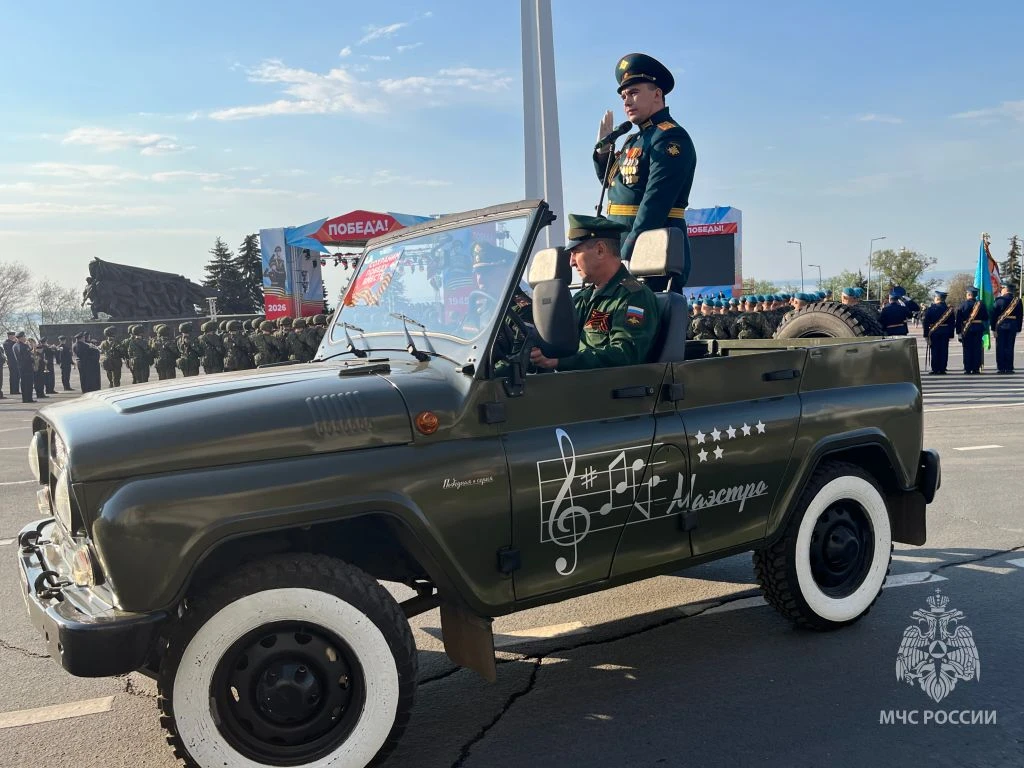🕯На площади 30-летия Победы прошел торжественный военный парад в честь 81-ой годовщины Победы  Связь