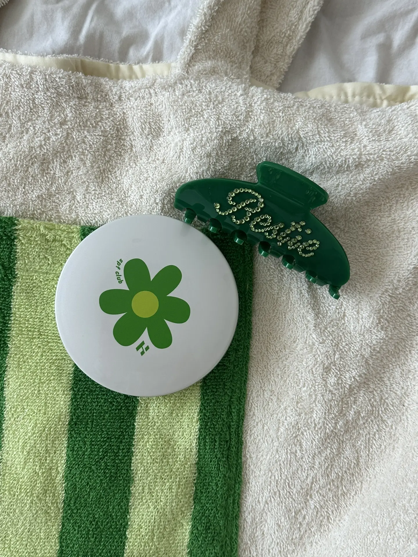 У Holika Holika по праву одни из самых креативных рассылок 💚.  Получила вот такую огромную пляжную с