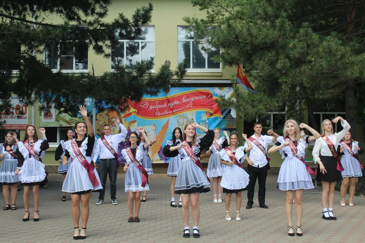 Выпускной в 9 классе: важный шаг во взрослую жизнь!

27 июня в нашей школе прошёл торжественный выпу