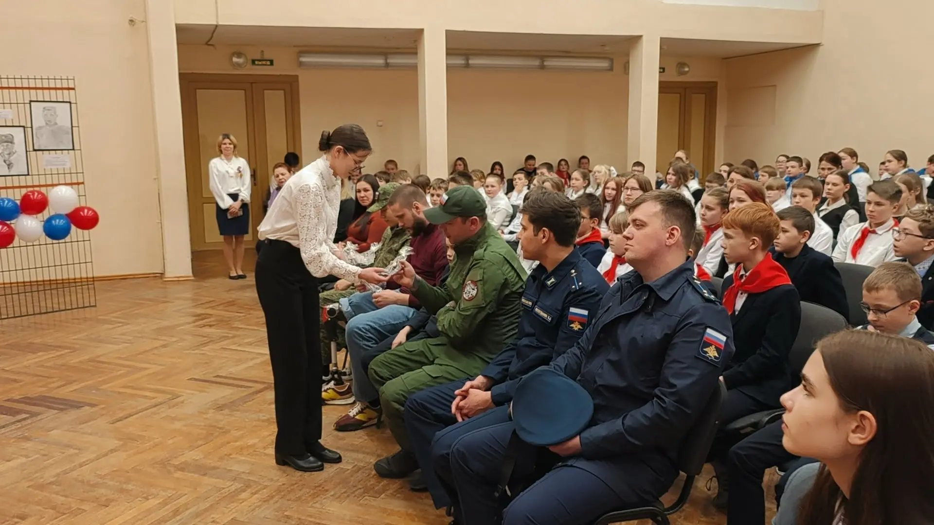 «Портрет Героя СВО»: память, уважение, благодарность  В школе прошло открытие выставки «Портрет Геро