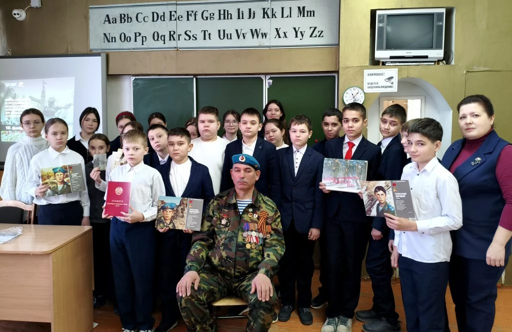 ГОРЬКАЯ ПАМЯТЬ АФГАНСКОЙ ВОЙНЫ  🗓️В нашей школе в честь памятной даты вывода советских войск из Афга