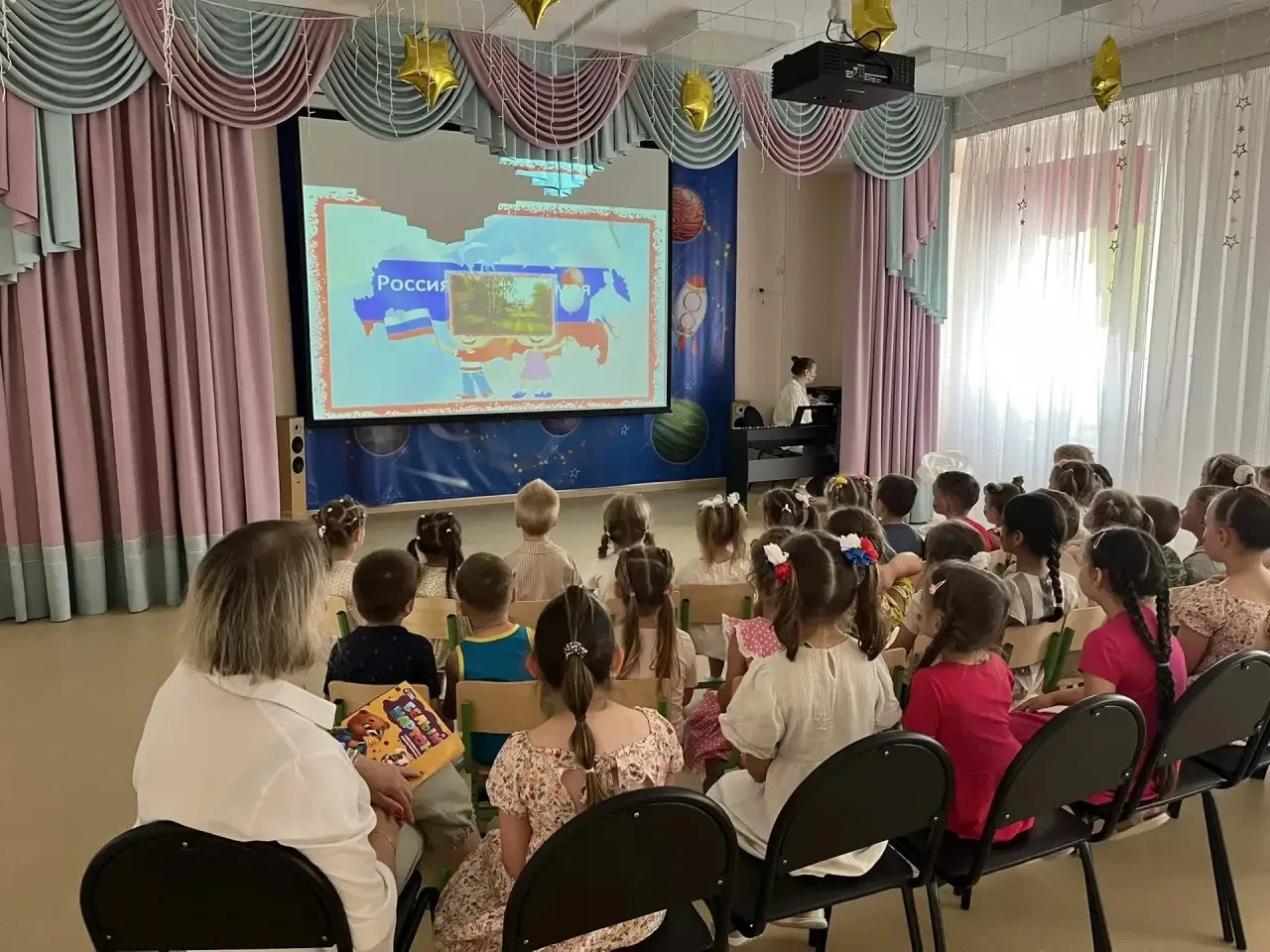 🎉 День России в нашем детском саду: праздник радости, творчества и патриотизма! 🎉

Сегодня, мы вме