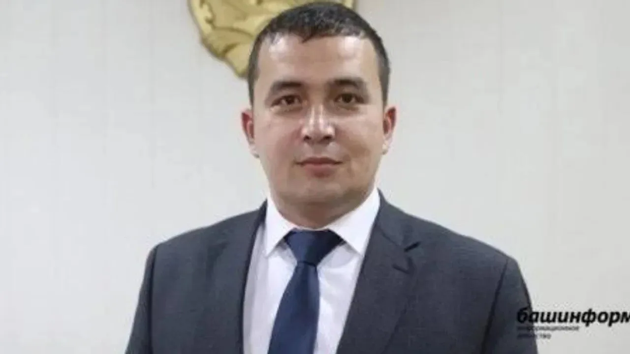 Азат Ишемғолов Ишембай район хакимиәте башлығы вазифаһын ҡалдырҙы.