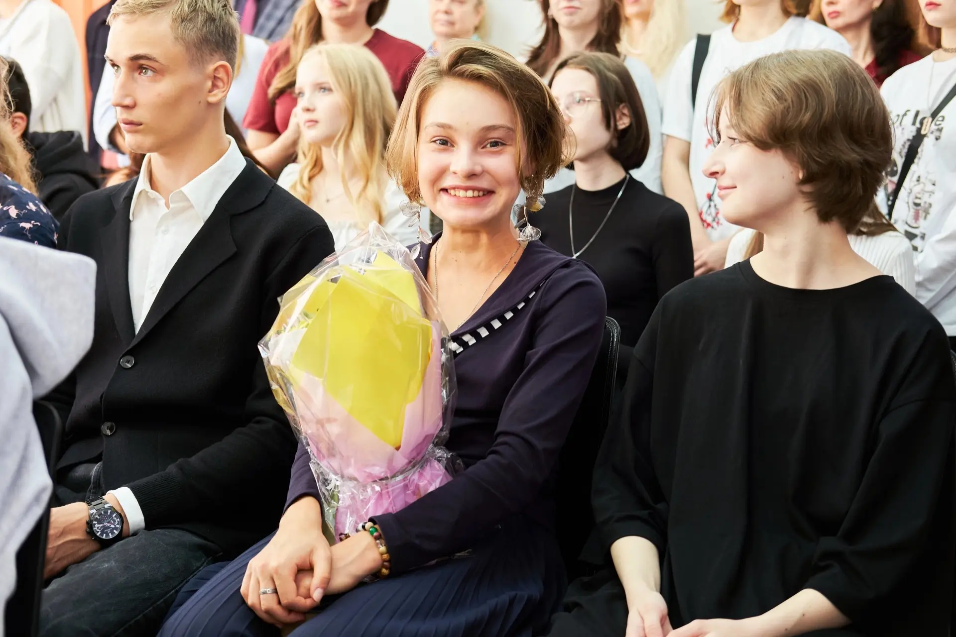 Дорогие ребята и уважаемые родители! Поздравляем вас с Днем знаний! 🍂