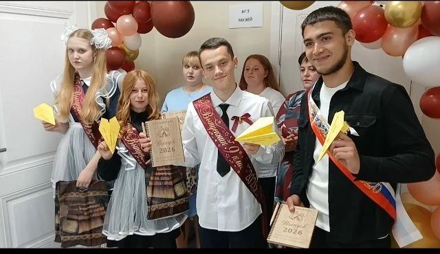 26 мая в МКОУ "Хреновская ООШ" прозвучал Последний звонок - один из самых трогательных ...