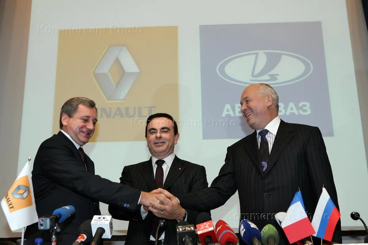 Renault не вернется на АвтоВАЗ. Госдума приняла закон, ограничивающий право инвесторов из недружеств