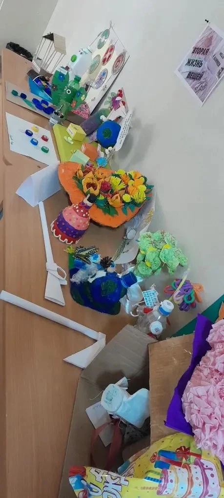 ♻️ Выставка поделок «Вторая жизнь вещей»: творчество, которое спасает планету!🌍✨
