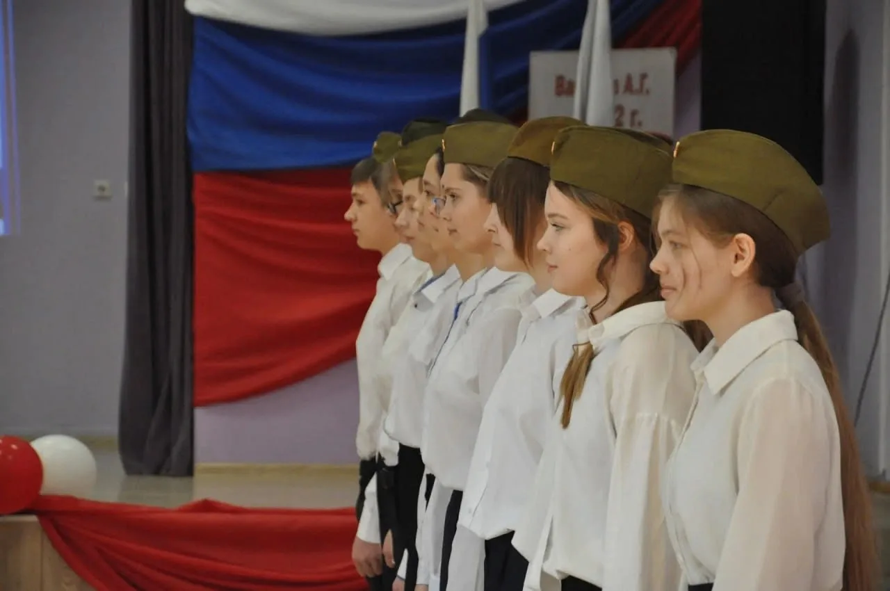 20 февраля в актовом зале прошел конкурс-смотр песни и строя «На знамя победы равняем шаг»!   В смот