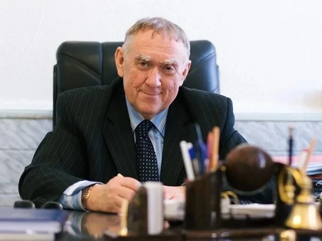 Коллектив Дома творчества Улан-Удэ поздравляет с юбилеем своего научного руководителя, ...