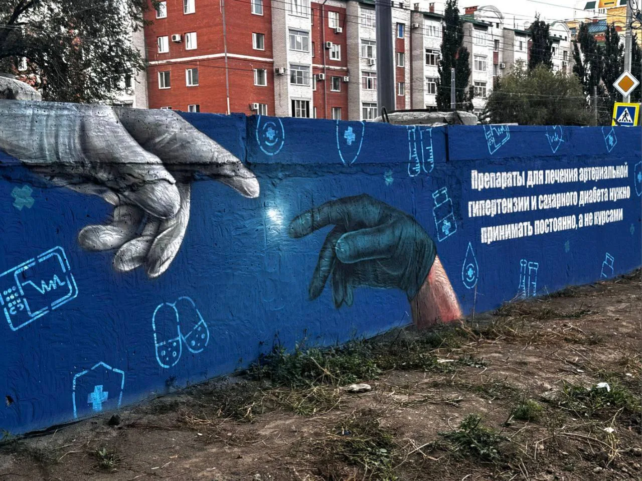 На Левобережье Омска появились муралы художника Дмитрия Трайпа. На них изображены «карт...