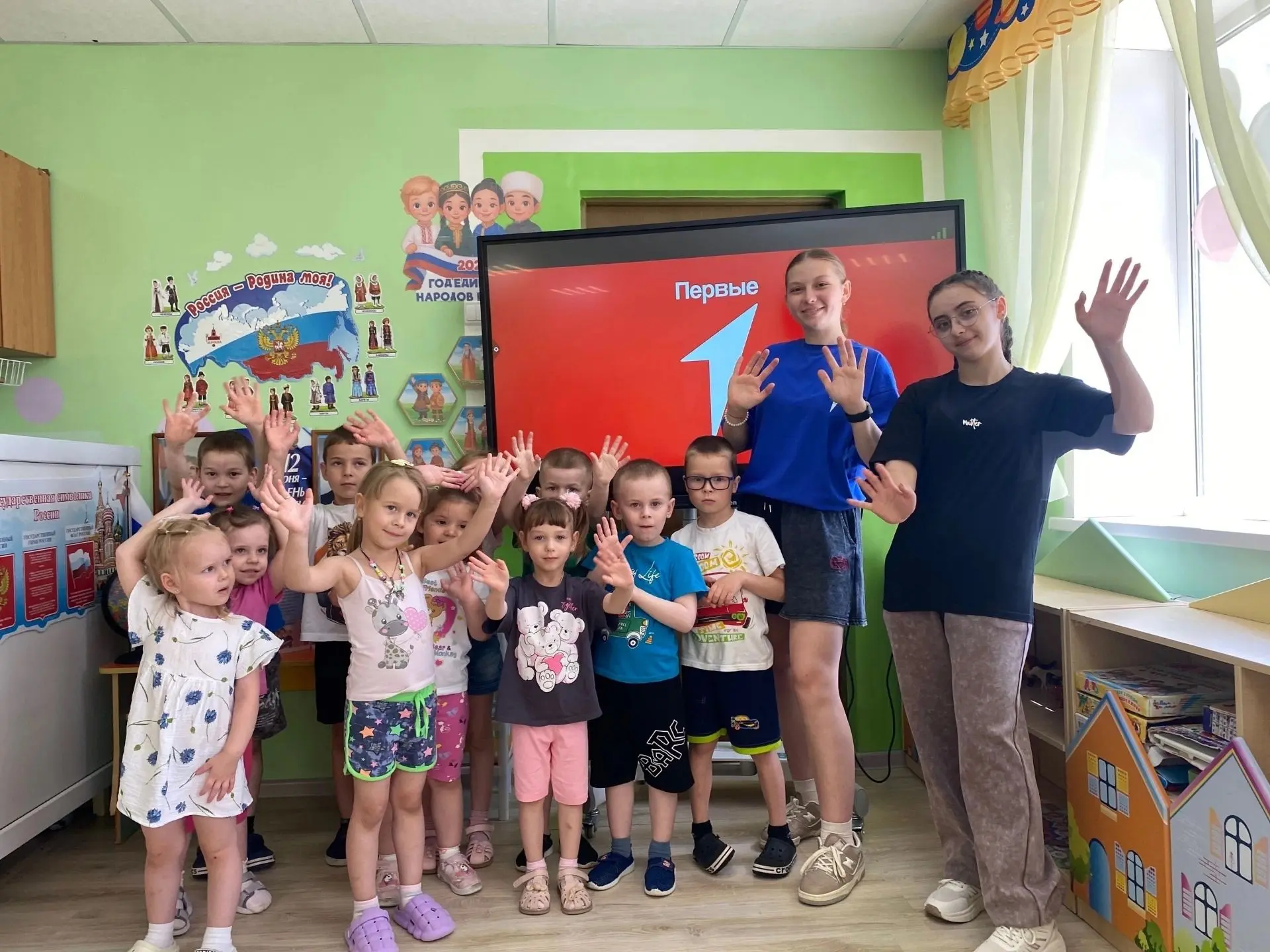 🌟 «Кто такие волонтёры?»: добрая встреча поколений! 🌟

Участники «Движения Первых» из нашего лагер