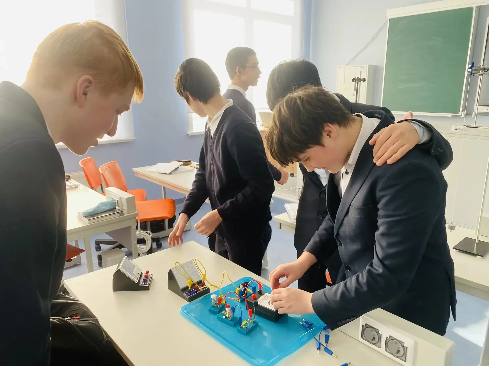 💡 Увлекательное путешествие в мир науки!  🧬Перед праздником Дня науки, традиционно отмечаемого 8 фев
