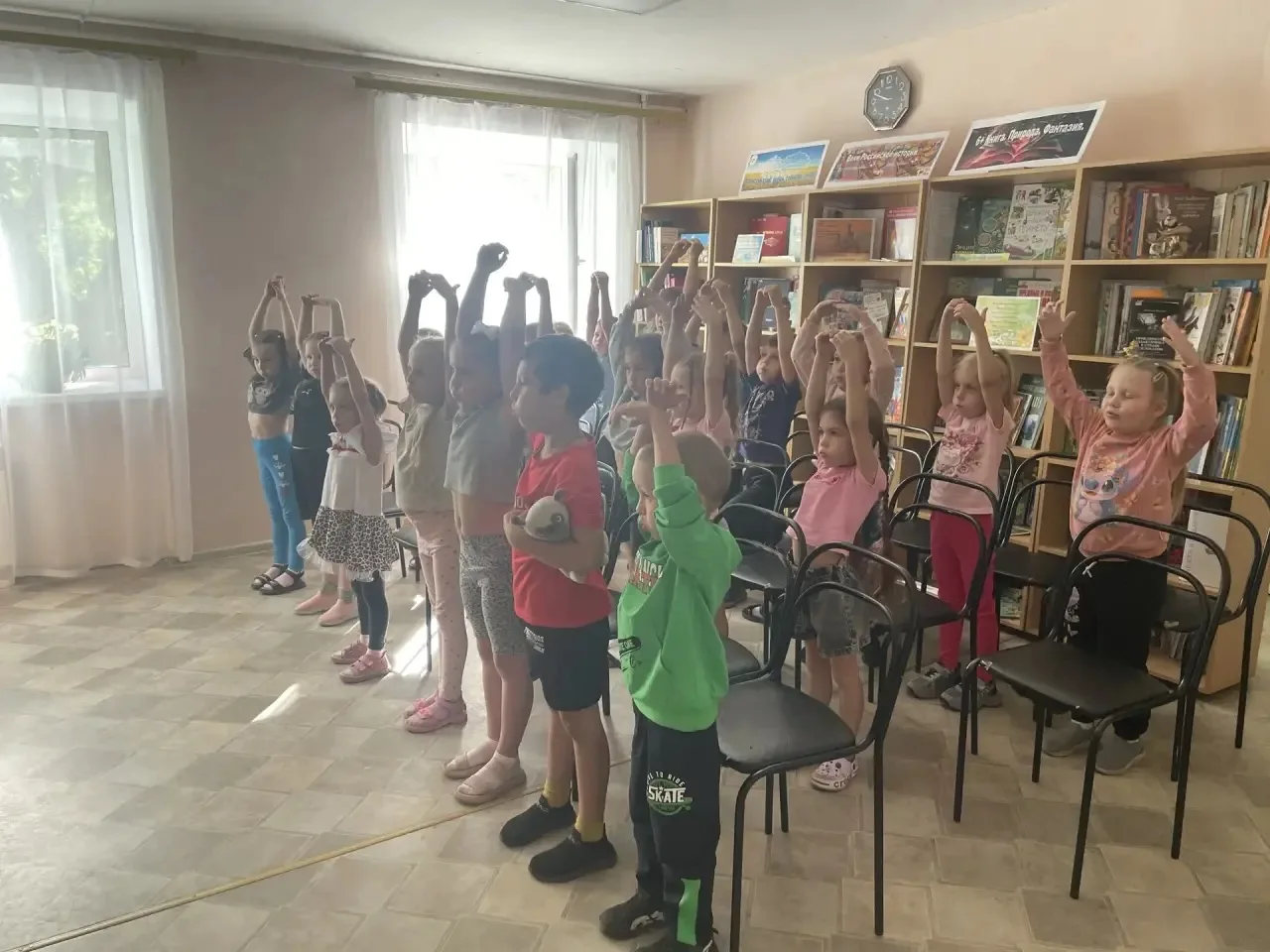 Сегодня подготовительная группа «Жемчужинки» посетили библиотеку имени Л.С. Мерзликина.