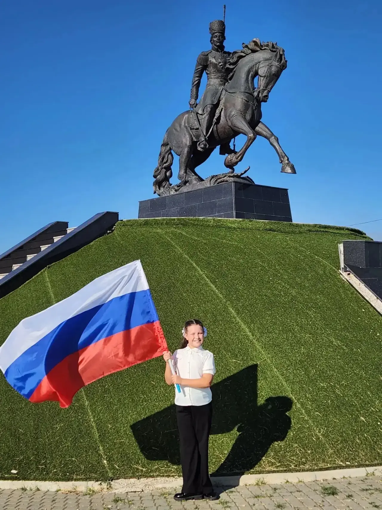 🎉 С Днём Российского флага! 🇷🇺