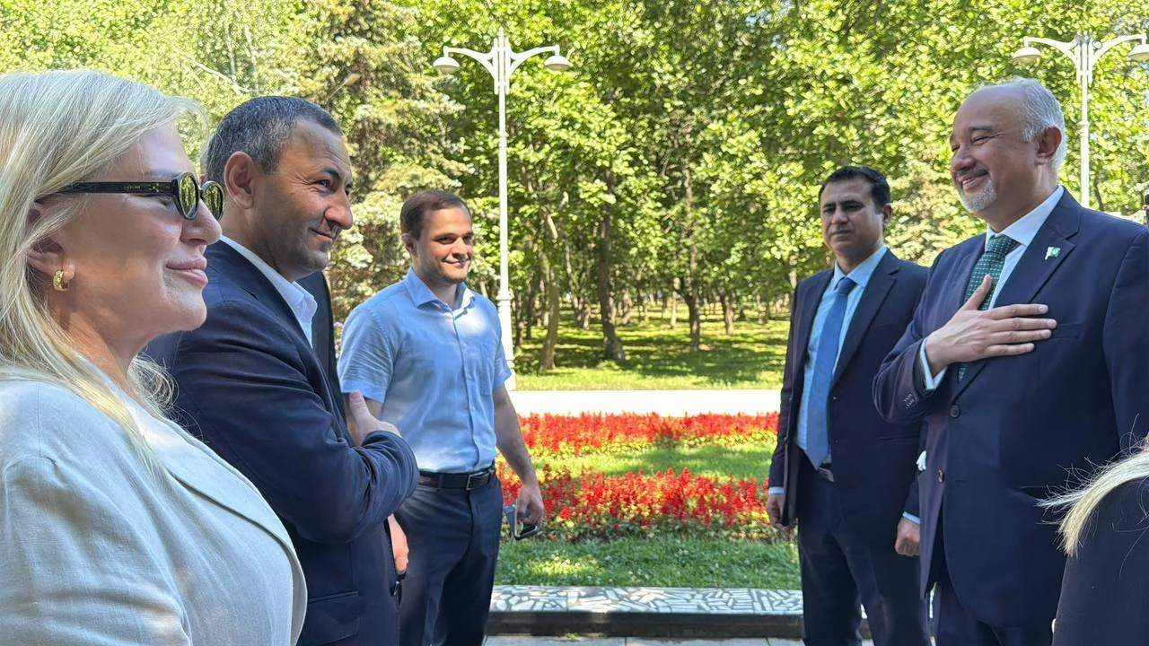 Председатель городского Собрания депутатов Махачкалы Хиби Алиев совместно с депутатами встретился с 