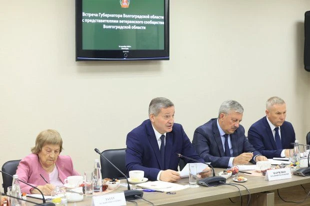 Андрей Бочаров внес в облдуму предложения о присвоении высокого звания трем волгоградцам