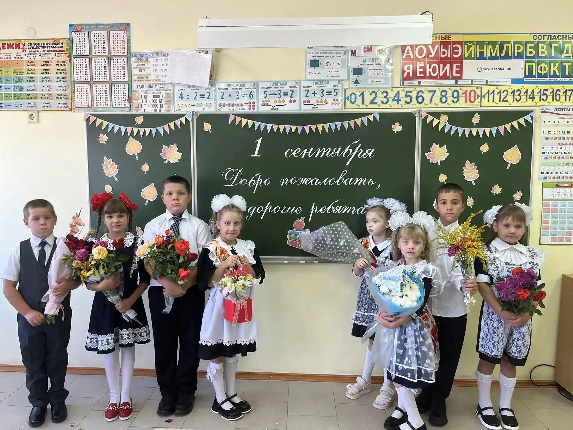 В образовательных учреждениях Краснозоринского сельского поселения прошли торжественные...