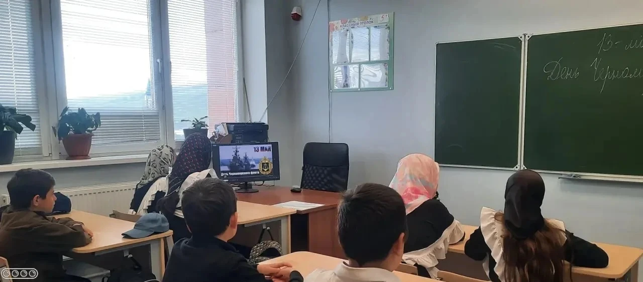 В честь Дня Черноморского флота в МБОУ "Параульская СОШ 1" прошли тематические классные часы. 

13 м