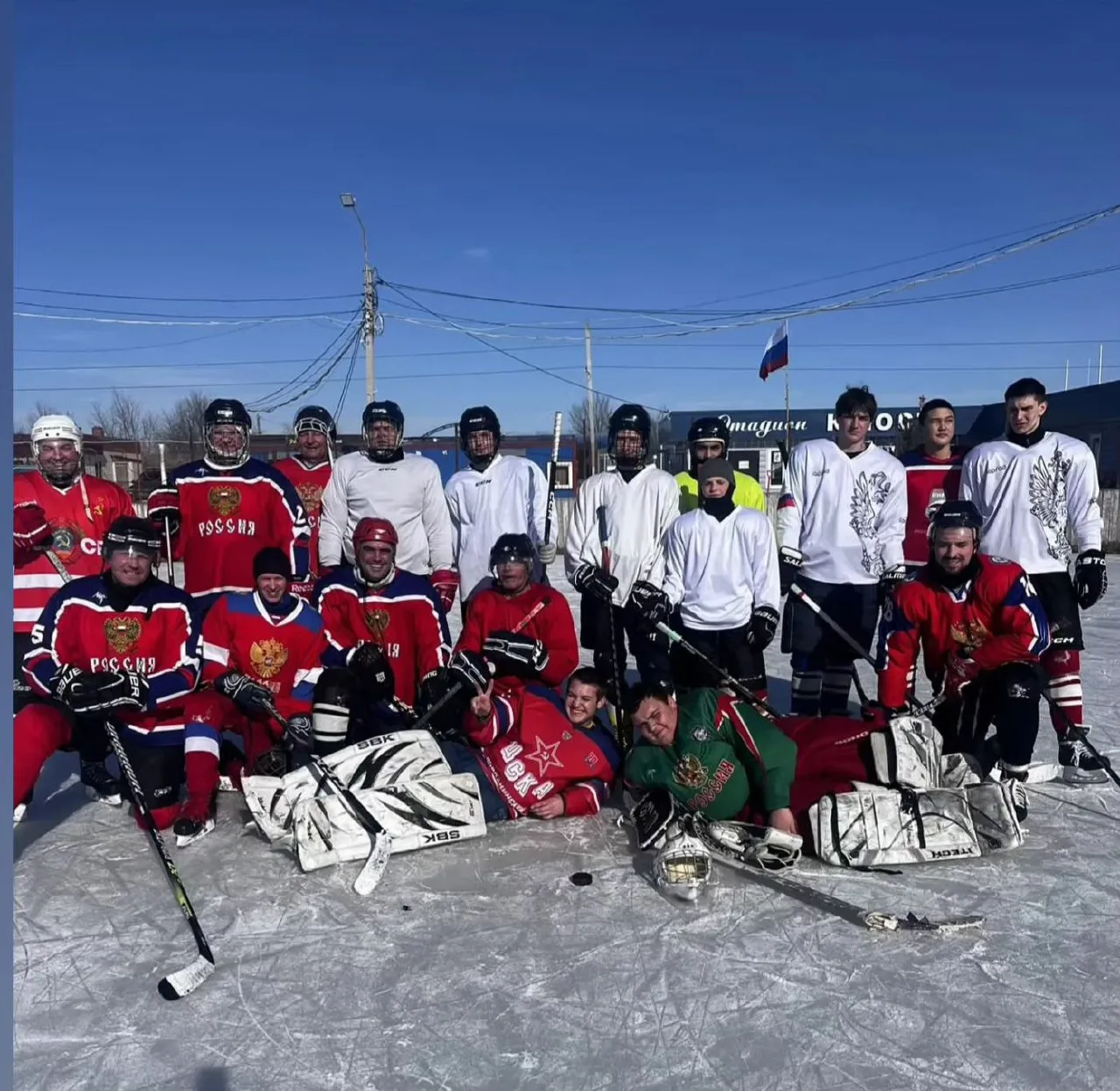 🏒23 февраля на Ремзаводском стадионе хоккеисты разных возрастов встретились на льду, ч...