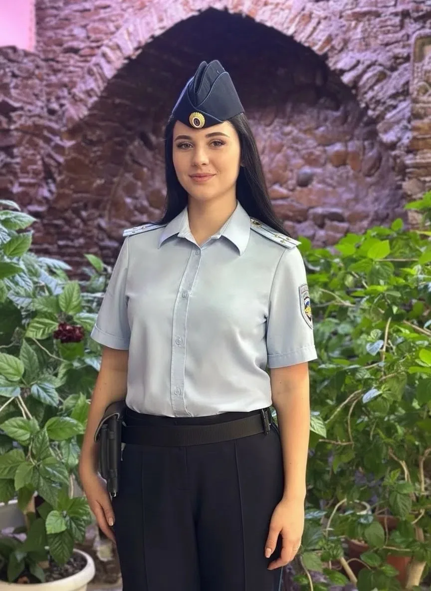 👮‍♂️ Хорошей и продуктивной недели всем жителям и гостям полуострова желает сотрудник ...