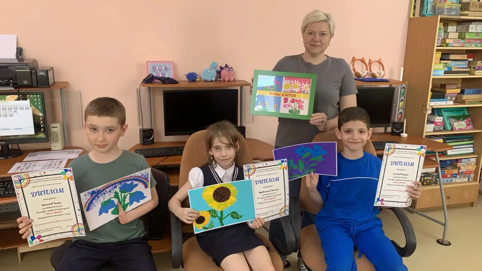 🌸 «Вальс цветов»: подведены итоги конкурса графических рисунков в нашем Центре. 🖌️
