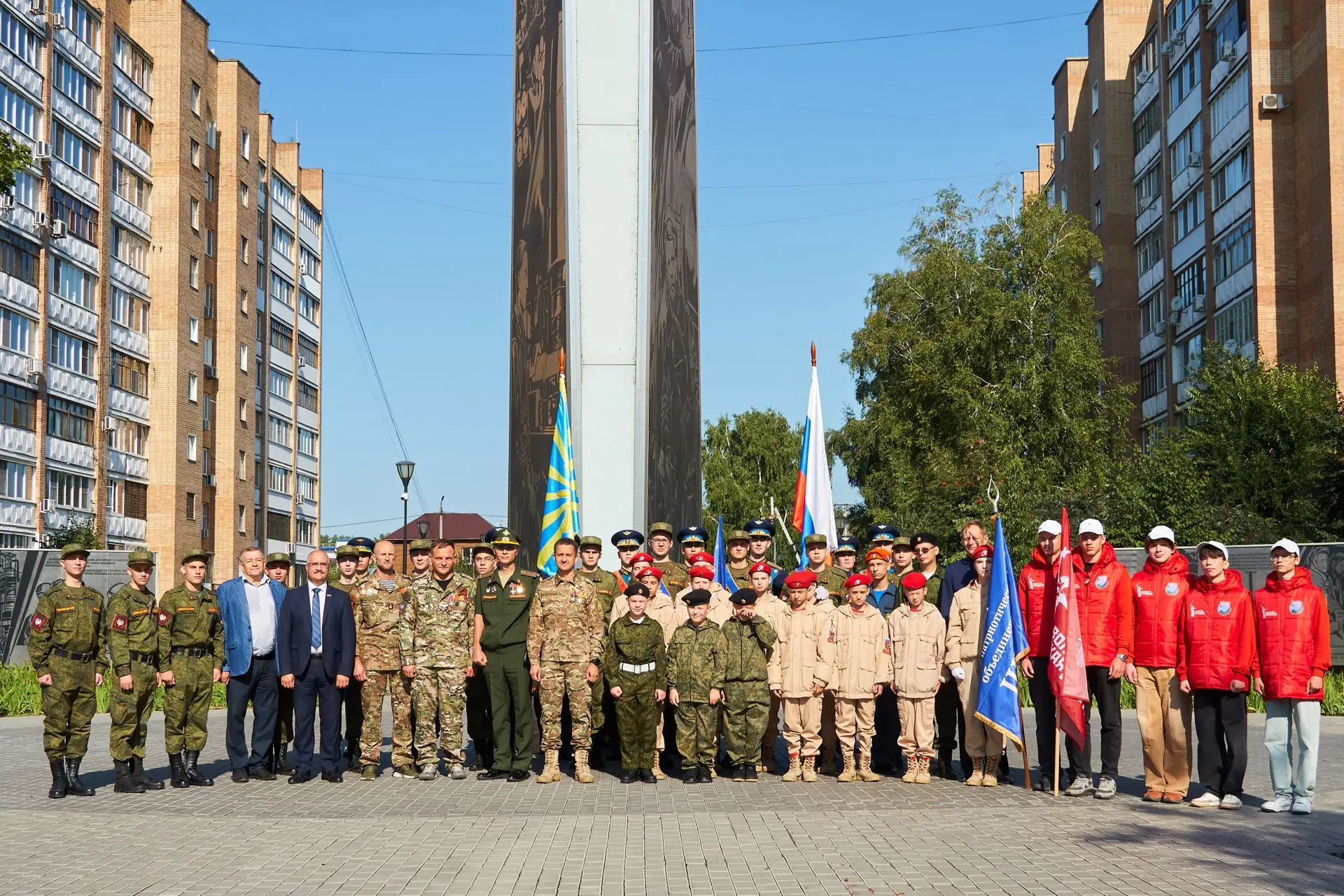 У стелы «Город трудовой доблести» возложили цветы в память о подвиге всех поколений сыз...